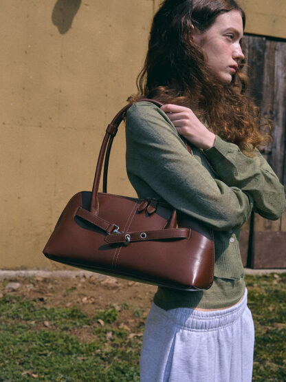 NOA Baguette Bag [Glossy Chestnut BROWN] - 이미지 4