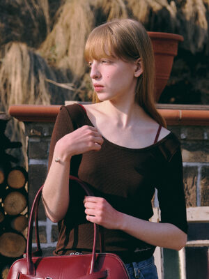 Wide Uline Top [BROWN]