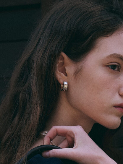 Outstanding onetouch earring