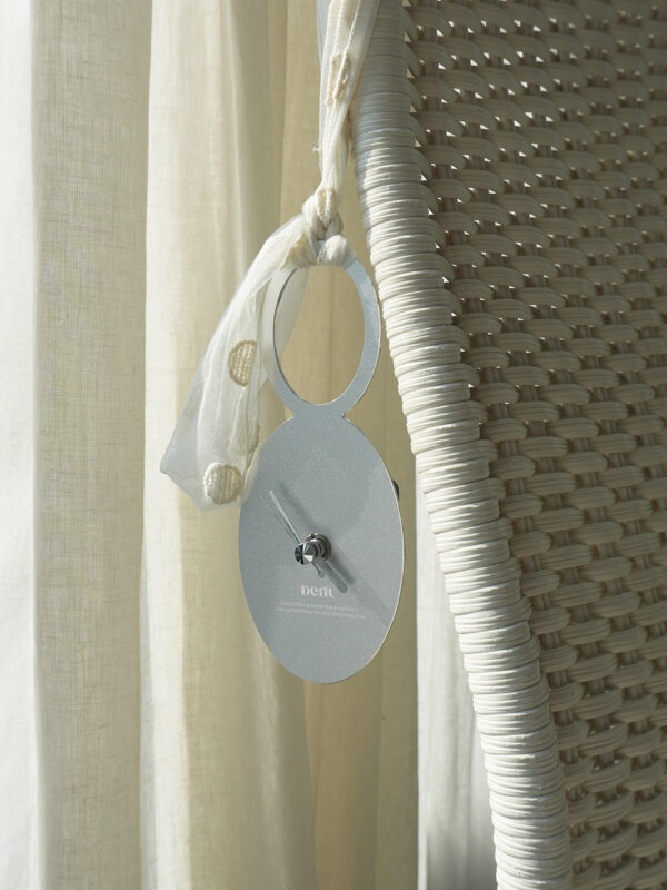 Dangling Clock_Oval