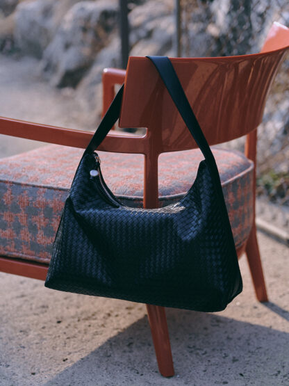 Jane Boulder Bag [BLACK] - 이미지 2