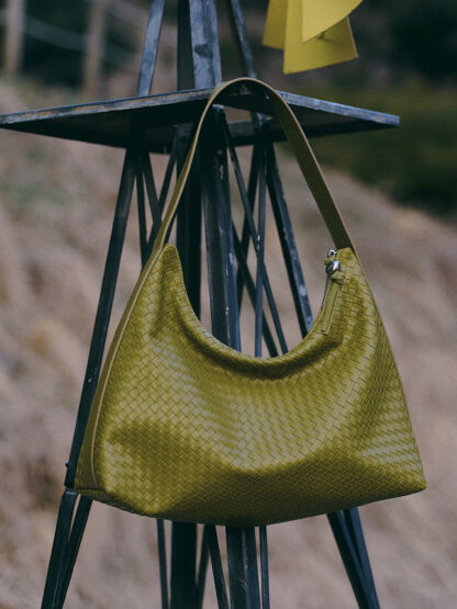 Jane Boulder Bag [OLIVE] - 이미지 2