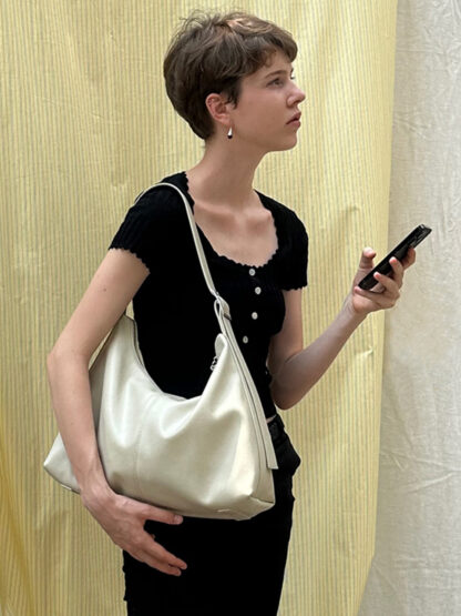 Jane Buckle Boulder Bag [BEIGE] - 이미지 2