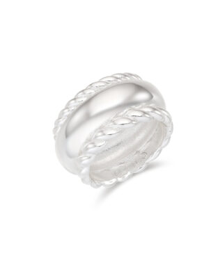 Double twist volume ring