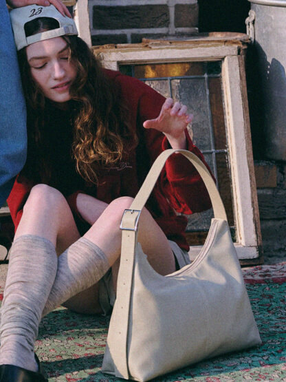 Jane Buckle Boulder Bag [BEIGE] - 이미지 3