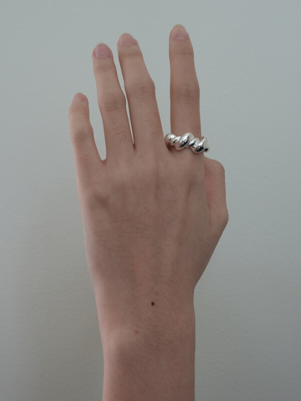 [翌日出荷][HYERI , D.O, 着用]Wave volume ring