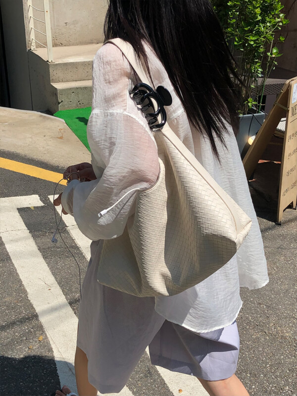 Jane Boulder Bag [IVORY]